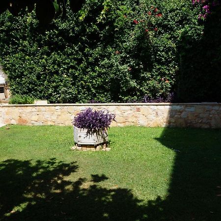 Apartment With A Garden, Bbq, Swimming Pool And Jacuzzi Dhráfi Exterior foto