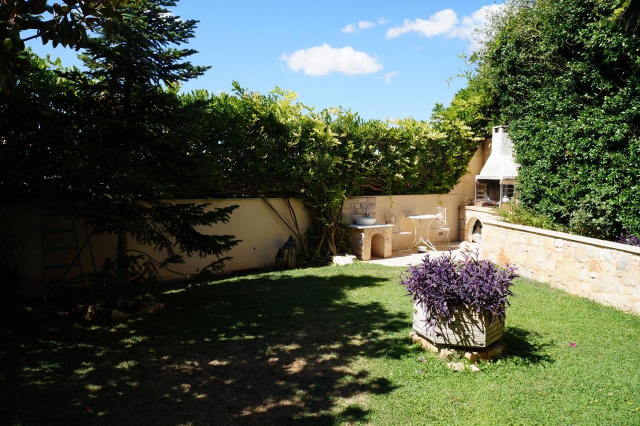 Apartment With A Garden, Bbq, Swimming Pool And Jacuzzi Dhráfi Exterior foto